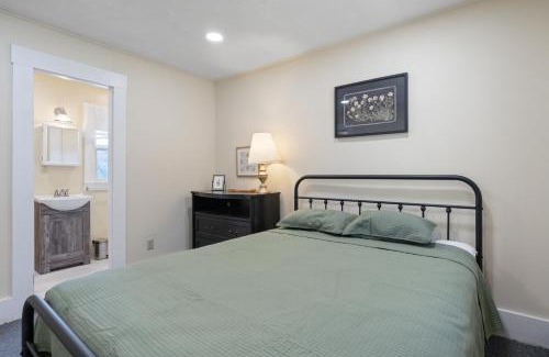 Holderness House | Waterfront 2 bedroom on Squam (unit 12)