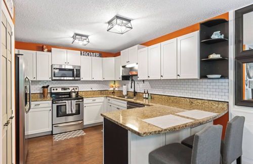 Salem House | Waterfront 2 bedroom plus office Townhome in Keowee Key