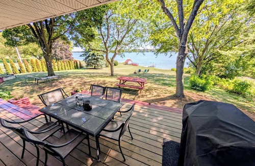 Greater Napanee House | Waterfront 2br fully equipped private cottage with wooded area and large yard
