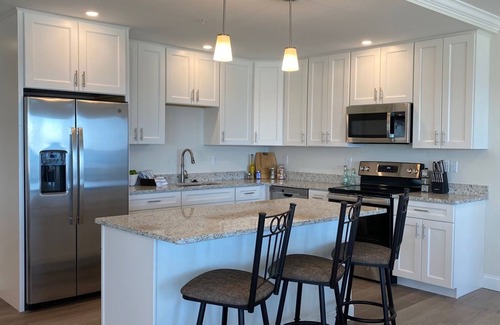 Hampton Condo | WATERFRONT 2BR Spacious Top Floor Condo!