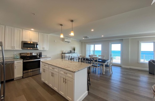 Hampton Condo | WATERFRONT 2BR Spacious Top Floor Condo!