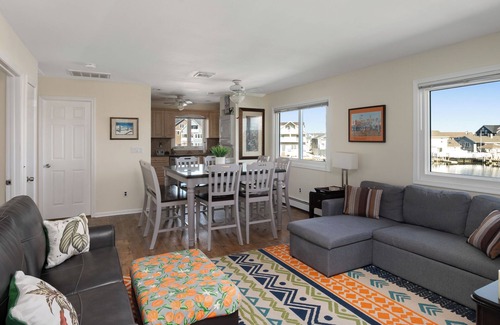 Seaside Heights Apartment | WATERFRONT 2ndFl Sky Villa w Full Itinerary ON-SITE Jacuzzi, kayak, Arcade, Dock