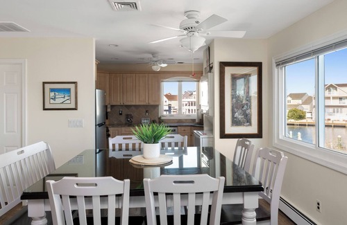 Seaside Heights Apartment | WATERFRONT 2ndFl Sky Villa w Full Itinerary ON-SITE Jacuzzi, kayak, Arcade, Dock