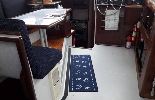 Fox Point Boat Rental | Waterfront 32' Bayliner / Yacht Rental Providence RI