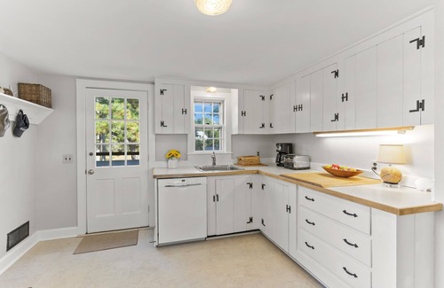 West Harwich House | Waterfront 4BR, AC, Private Beach, Private Deep Water Dock, Kayaks, Fire Pit