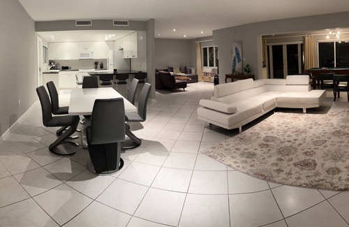 Barrier Island Apartment | Waterfront-4BR+3B Intercoastal,Pool,Dock,Beach,parking
