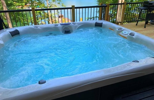 Six Mile House | Waterfront 5BD/5BA Dock & 9P-Hottub