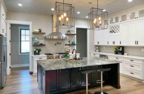 Six Mile House | Waterfront 5BD/5BA Dock & 9P-Hottub