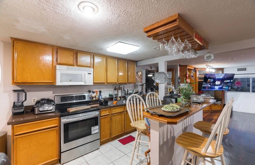 Nassau Bay House | Waterfront 5BR w/Game Room, Near Space Center