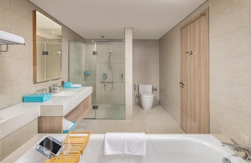 Bai Chay Apartment | Waterfront A La Carte Residence