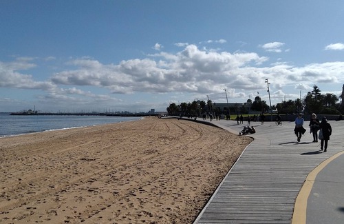 St Kilda West Apartment | Waterfront Apartment Opposite Beach and Parklands