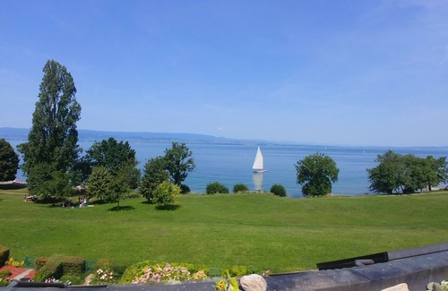 Anthy-sur-Leman Apartment | Waterfront apartment with lake view and direct access