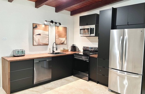 Homosassa House | Waterfront backyard oasis : Manatees : 2-bedroom 2 bathroom : Scenic
