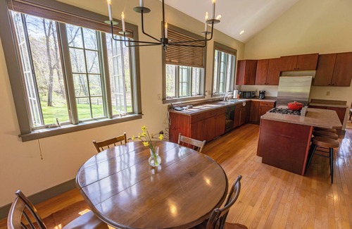 Arlington House | Waterfront Battenkill Cottage Retreat
