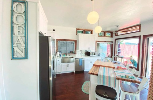 Hoodsport House | Waterfront beach house 3 minute walk to town.