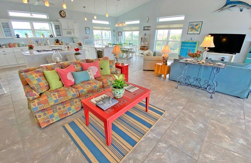 Villa Segunda House | Waterfront Beauty! Perfect for gathering family and friends together!