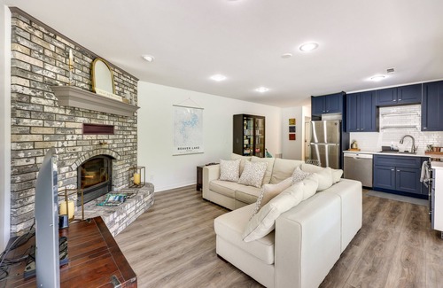 Sylvan Shores Apartment | Waterfront Beaver Lake Apt w/Deck