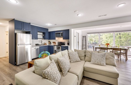 Sylvan Shores Apartment | Waterfront Beaver Lake Apt w/Deck