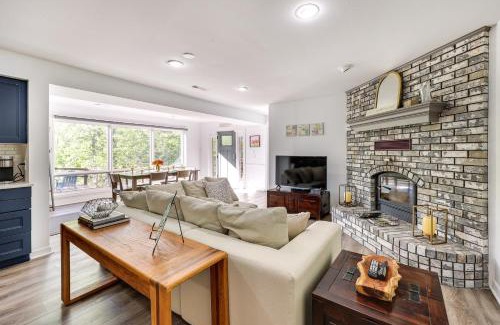 Sylvan Shores Apartment | Waterfront Beaver Lake Apt with Deck