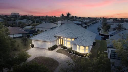 Pelican House | Waterfront Bliss Retreat Sailboat Access and Heated Pool