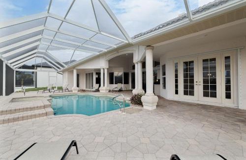 Pelican House | Waterfront Bliss Retreat Sailboat Access and Heated Pool