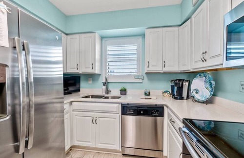Orange Beach East Condo | Waterfront|Boat Slips|Near Florabama|Sleeps 6!