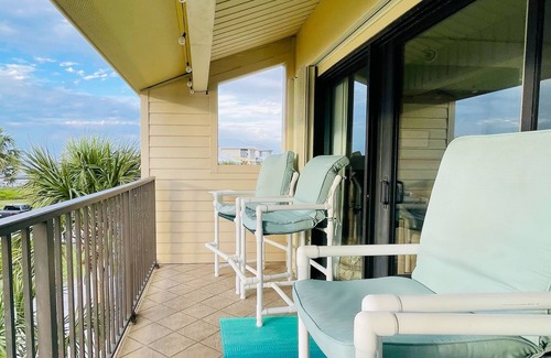 Pensacola Beach House | Waterfront, boat-friendly townhome with shared pool