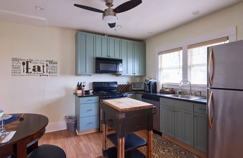 Vallejo House | Waterfront Boutique Bungalow Two -Walk to Ferry to San Francisco