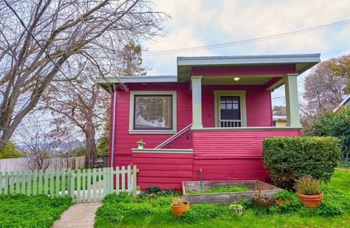 Vallejo House | Waterfront Boutique Bungalow Two -Walk to Ferry to San Francisco