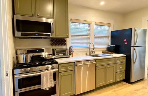 Vallejo House | Waterfront Boutique Bungalow 3 Walk to Ferry to San Francisco Free WIFI Parking