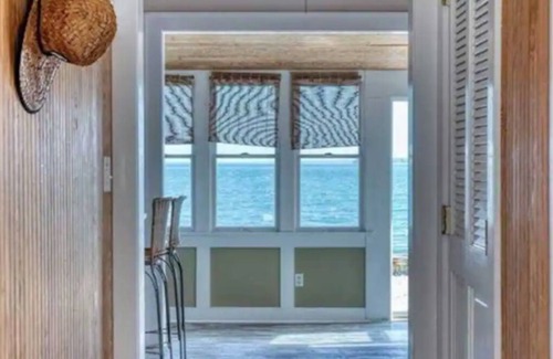 Town of Southold Town House | Waterfront Bungalow w/Private Beach on Peconic Bay