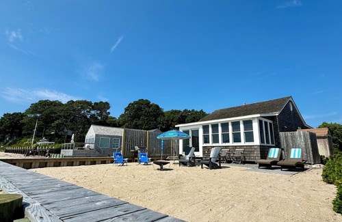Town of Southold Town House | Waterfront Bungalow w/Private Beach on Peconic Bay