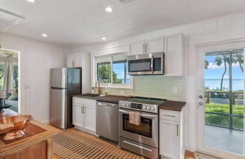 Fort Pierce House | Waterfront Bungalow, Indy River House