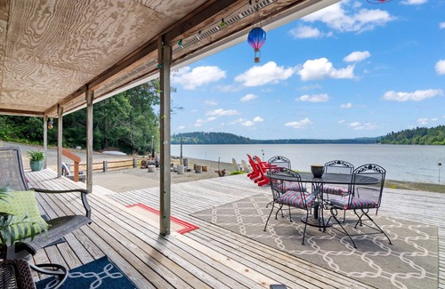 Shelton House | Waterfront, cabin- style home with breathtaking views of Skookum Inlet.