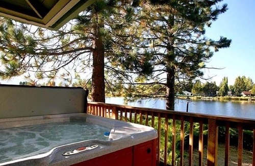 Tahoe Keys Cabin | Waterfront Cabin with Spa on Tahoe Keys Lagoon