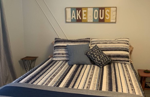 Perks House | WATERFRONT CABIN!!!!