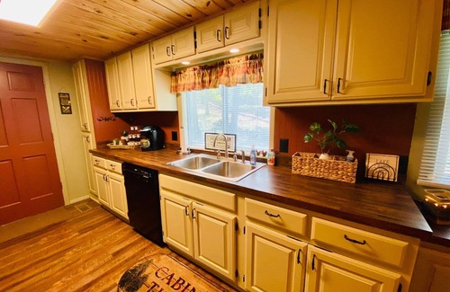 Eucha House | Waterfront Cabin w/Decks Galore on Grand Lake O' the Cherokees