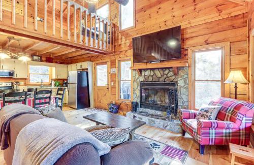 Ellijay House | Waterfront Cabin with Beautiful River View and Hot Tub