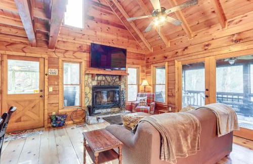 Ellijay House | Waterfront Cabin with Beautiful River View and Hot Tub