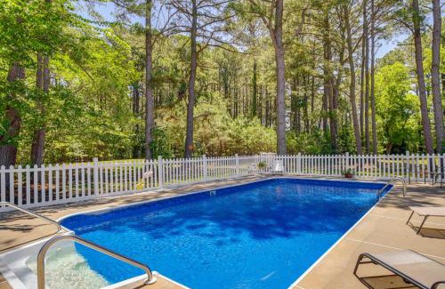 Cambridge House | Waterfront Cambridge Home Pool and Dock!