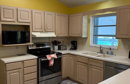 Key Colony Beach House | Waterfront Canal Priv Home. 3BD, 2BA, Pool, Kayak+Cabana Club! 70' Seawall-KCB