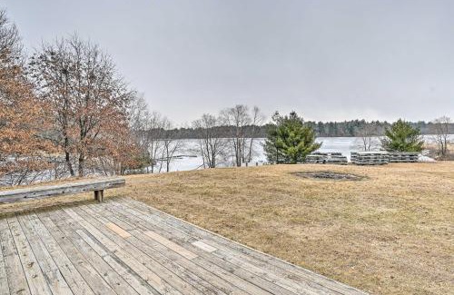 Arkdale House | Waterfront Castle Rock Lake Cabin with Deck and Grill