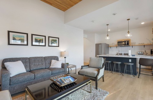 Osage Beach Condo | Waterfront, Center of Osage Beach/pool - 2 bedroom 2 bath Sleeps 6