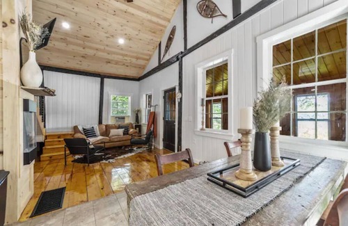 Norway House | Waterfront Chalet North Pond - Privacy MODERN - DOCK and kayaks