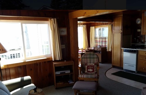 Houghton Lake Cottage | Waterfront Charmer!