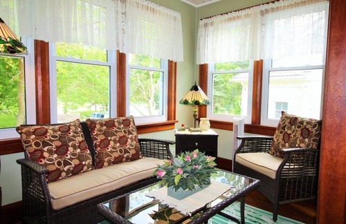 Lowbanks Cottage | Waterfront Charmer - Close to Long Beach Conservation Area