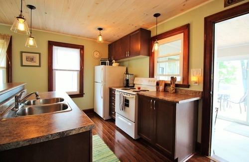 Lowbanks Cottage | Waterfront Charmer - Close to Long Beach Conservation Area