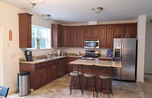 Mamakating Park Historic District House | Waterfront Charming 3 BRS Lakehouse with gorgeous views and WiFi in Wurtsboro!