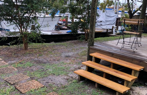Sailboat Bend House | Waterfront Coastal Apartment