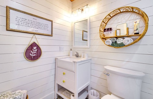 Midway Apartment | Waterfront Colonels Island Vacation Rental Studio!